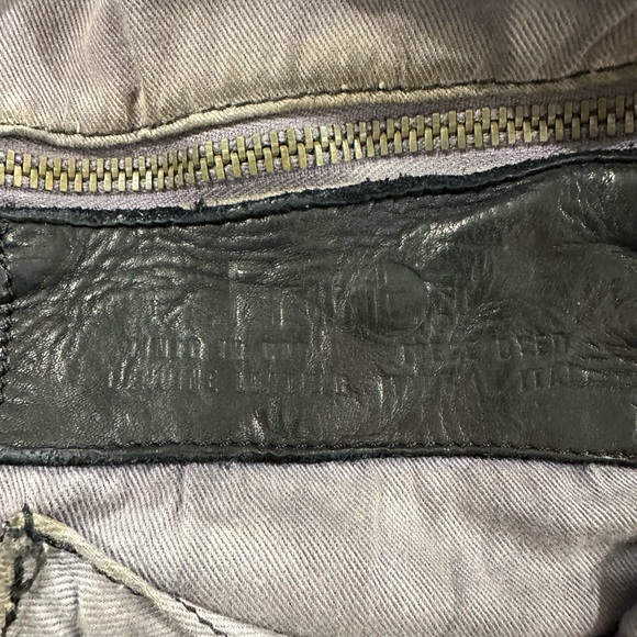 Black vintage leather backpack 
Not sure what the brand is?? - Picture 6 of 7